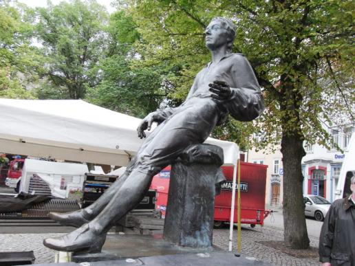 Das Bach-Denkmal auf dem Markt