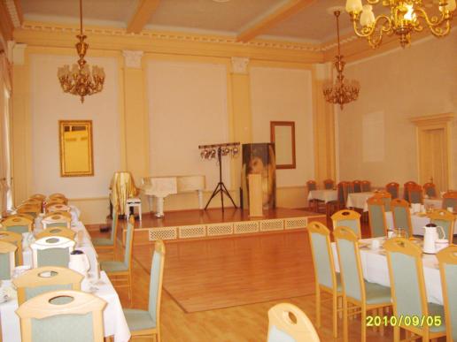 Der Saal in der "Goldenen Henne"
